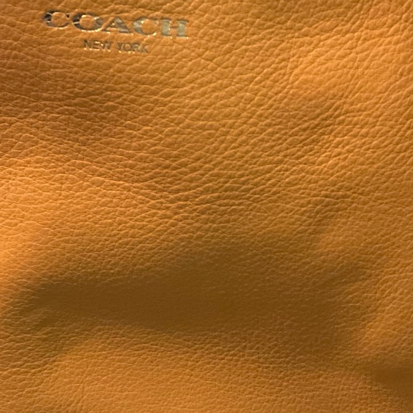 Coach Bucket Bag Pebbled Leather - Picture 4 of 8